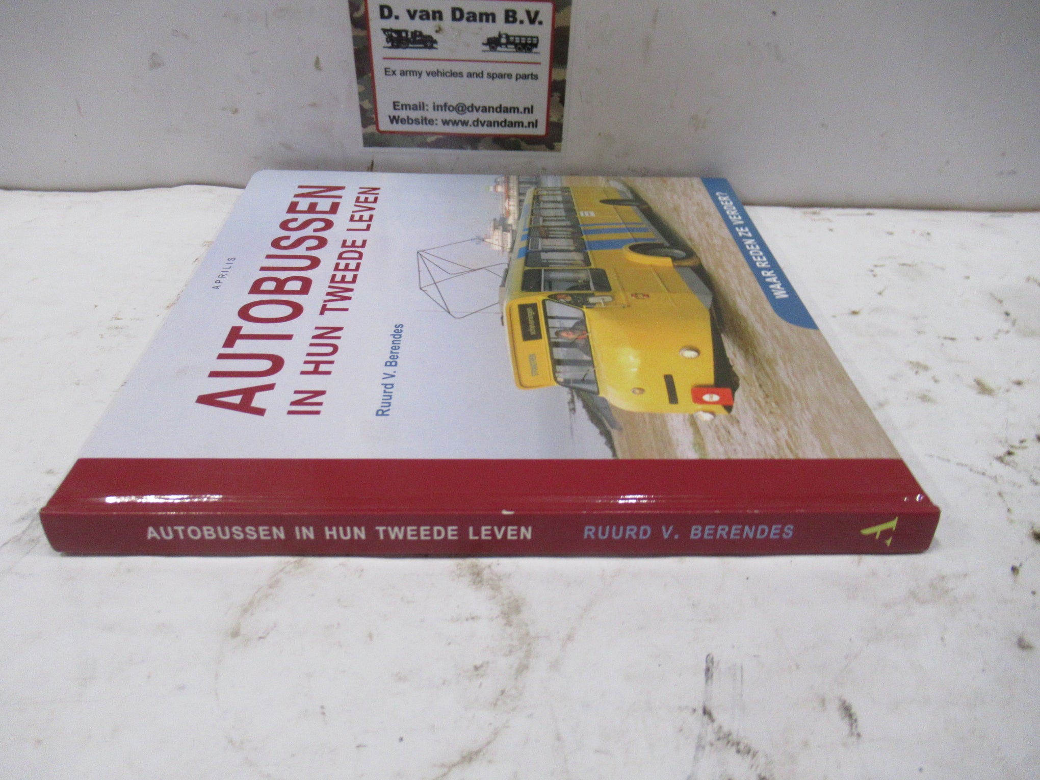 Autobussen in hun tweede leven - waar reden ze verder? - boek